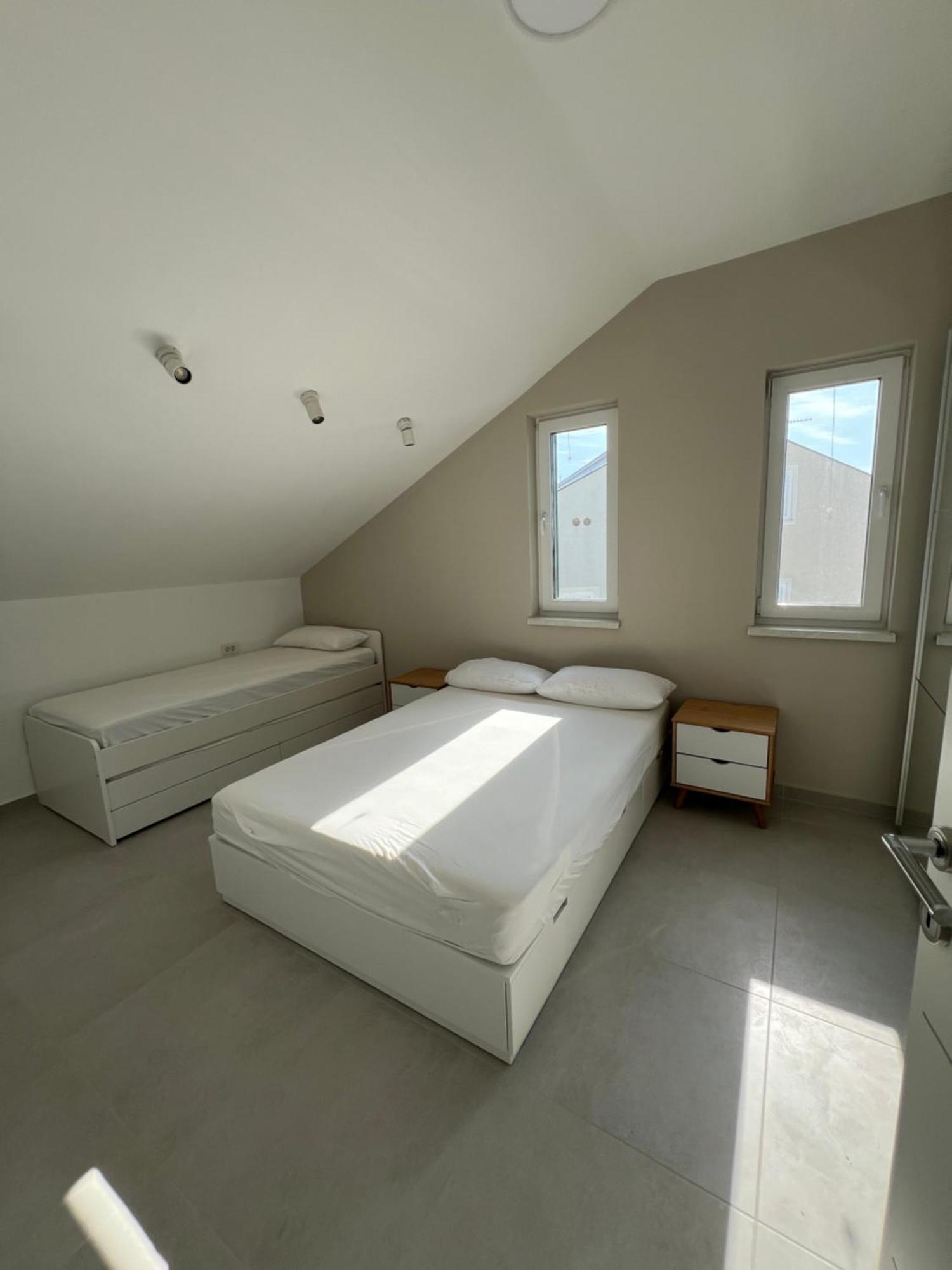 Ferienwohnung Penthouse Sky Deluxe Novalja Exterior foto